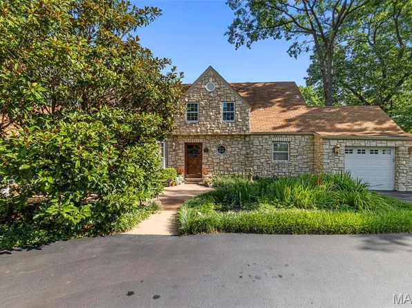 911 Craig Dr, Saint Louis, MO 63122