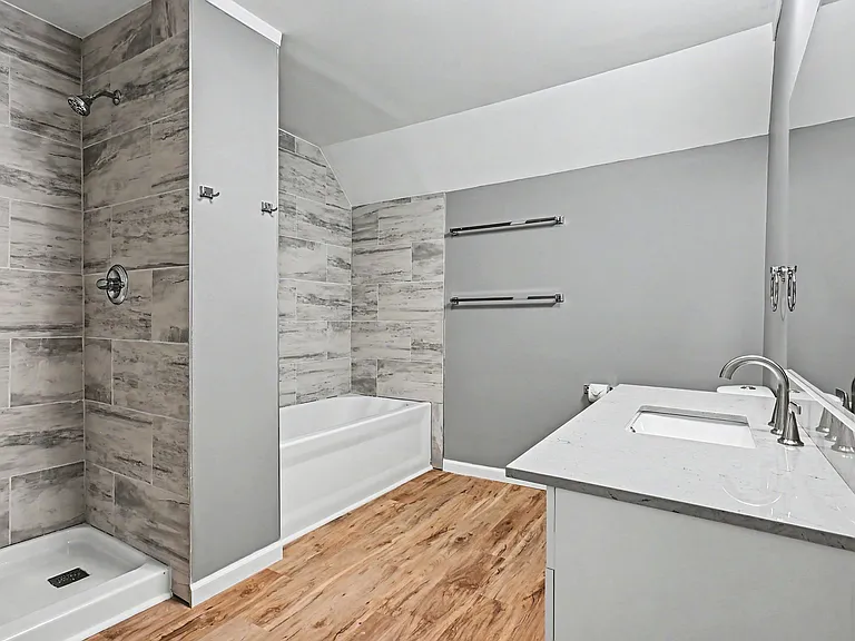 1219 E Madison St — Photo 12