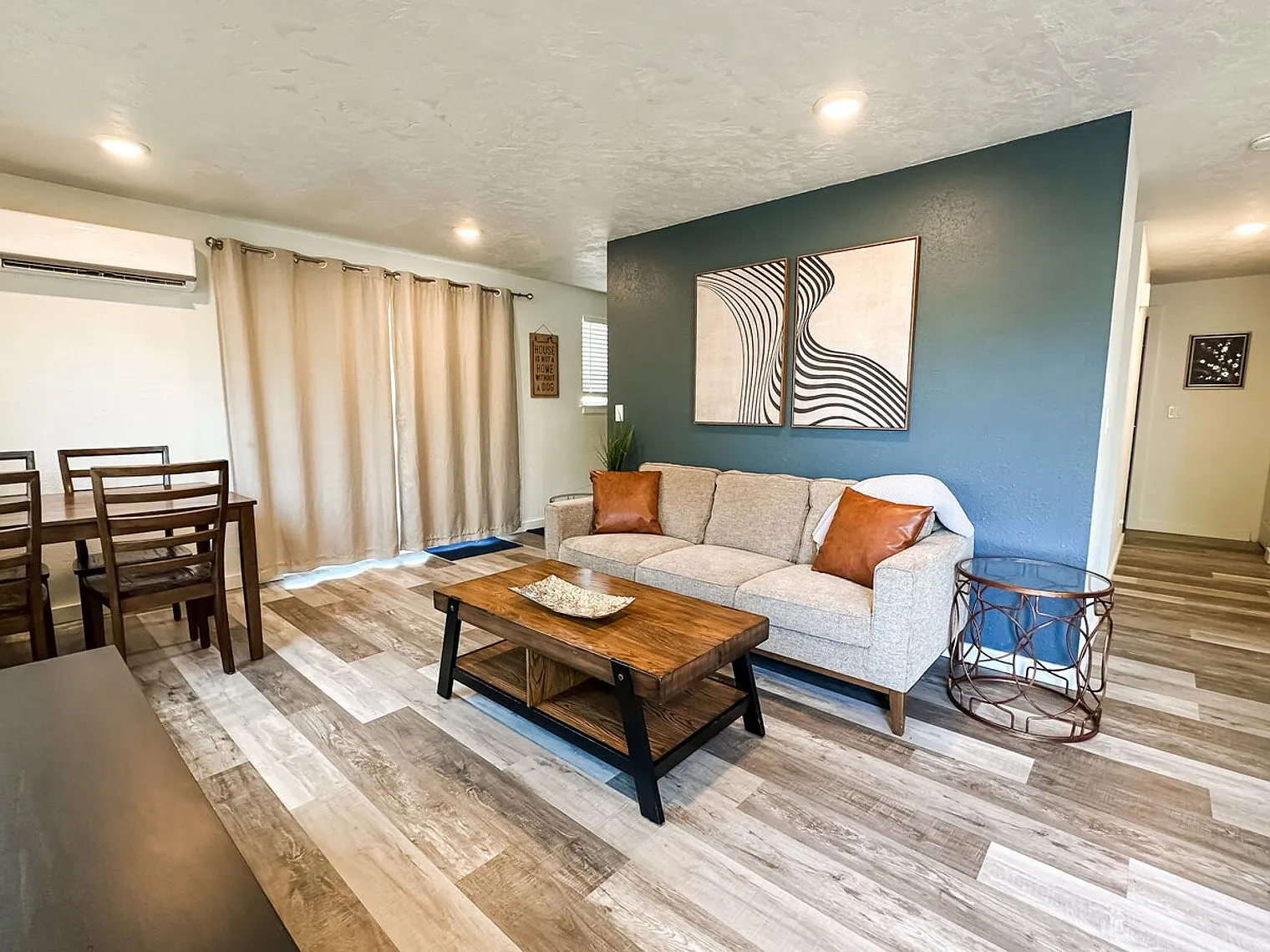 2 bed, 1.0 bath, 818 sqft, $4,230 — Photo 2