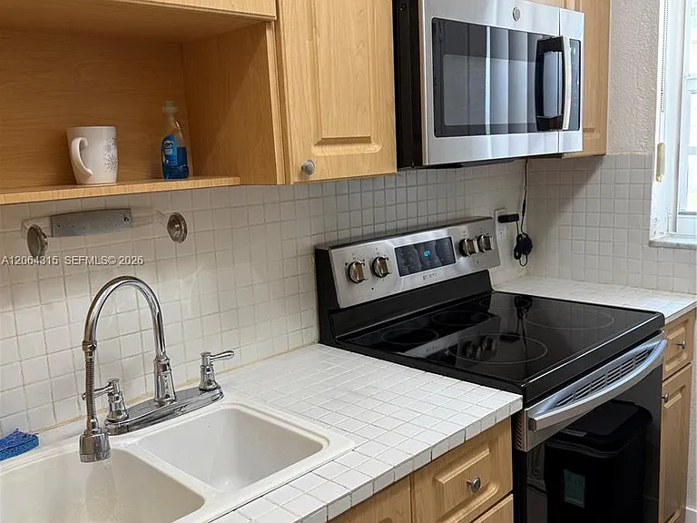 3660 SW 10th St #7A — Photo 18
