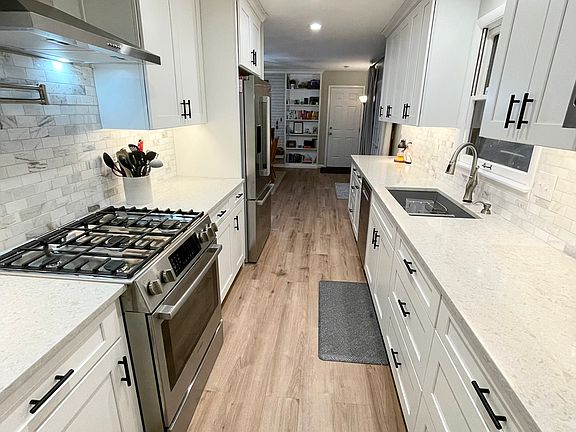 3rd image of 9519 N College Ave