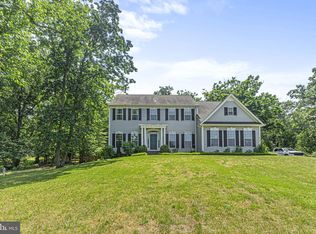 942 Lake Dr, Arnold, MD 21012