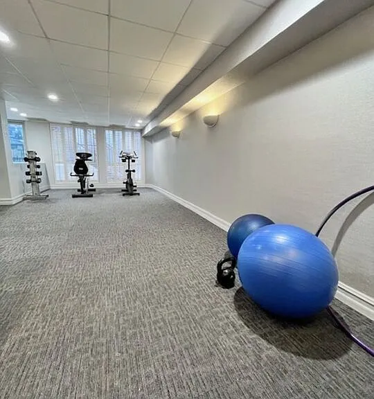 906 N Doheny Dr #512 — Photo 38