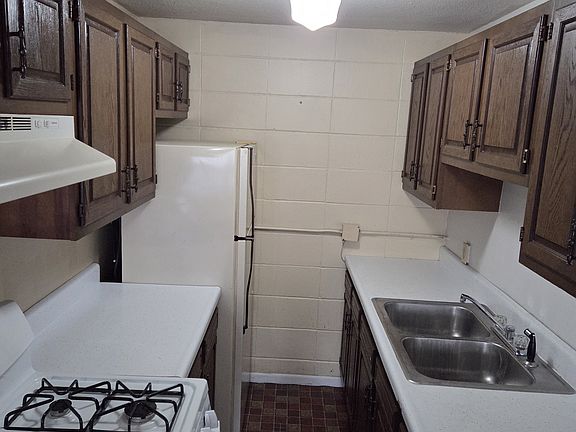2nd image of 1368-1370 7th St E