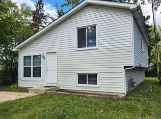 630 Morningside Dr, Round Lake Beach, IL