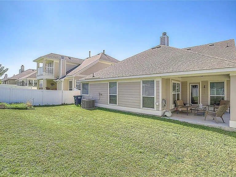 5009 Holliday Dr — Photo 34