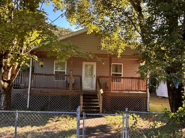 78 1st Ave, Handley, WV 25102