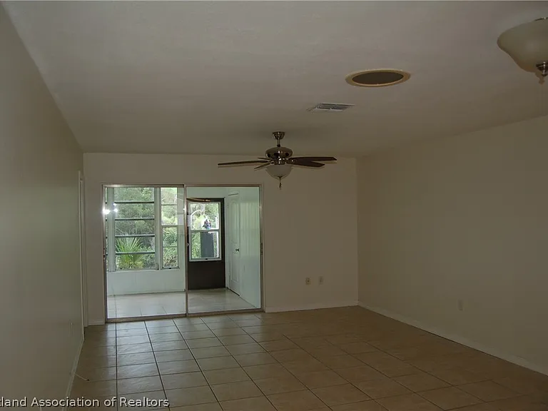 107 Lavender Ave — Photo 5