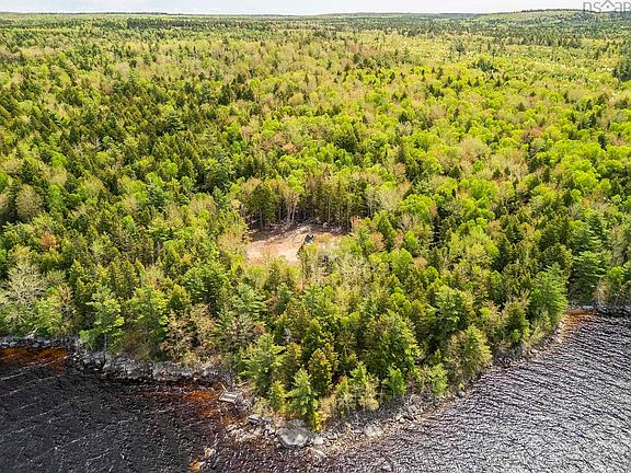 2nd image of 170 S Point Rd
