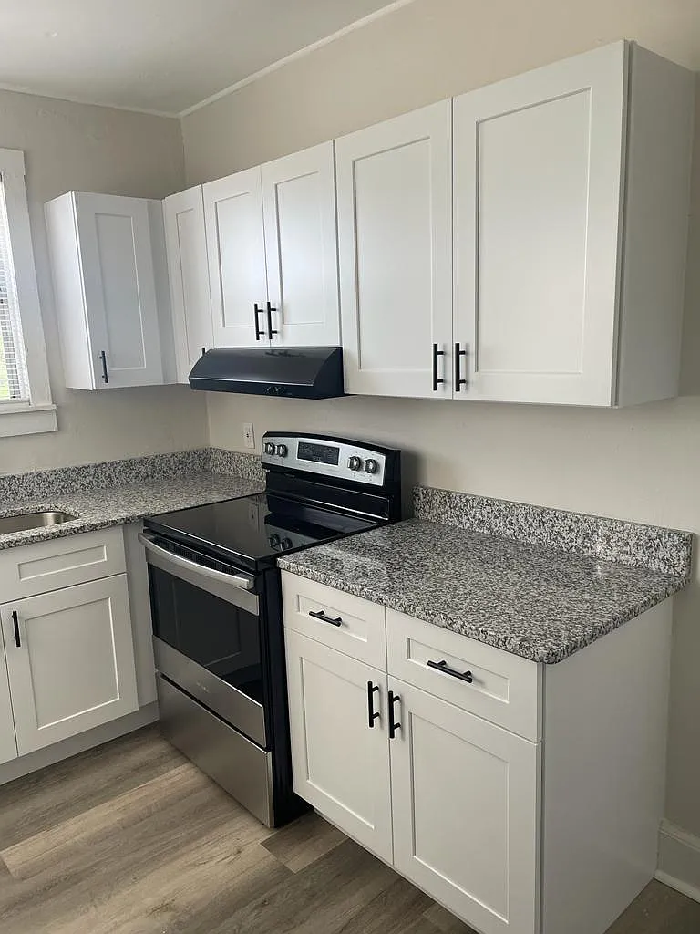2 bed, 1000 sqft, $1,300 — Photo 3