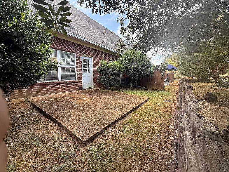 3 bed, 2.5 bath, 1840 sqft, $2,000 — Photo 2
