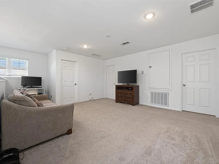 7326 Madison Commons Ln — Photo 18