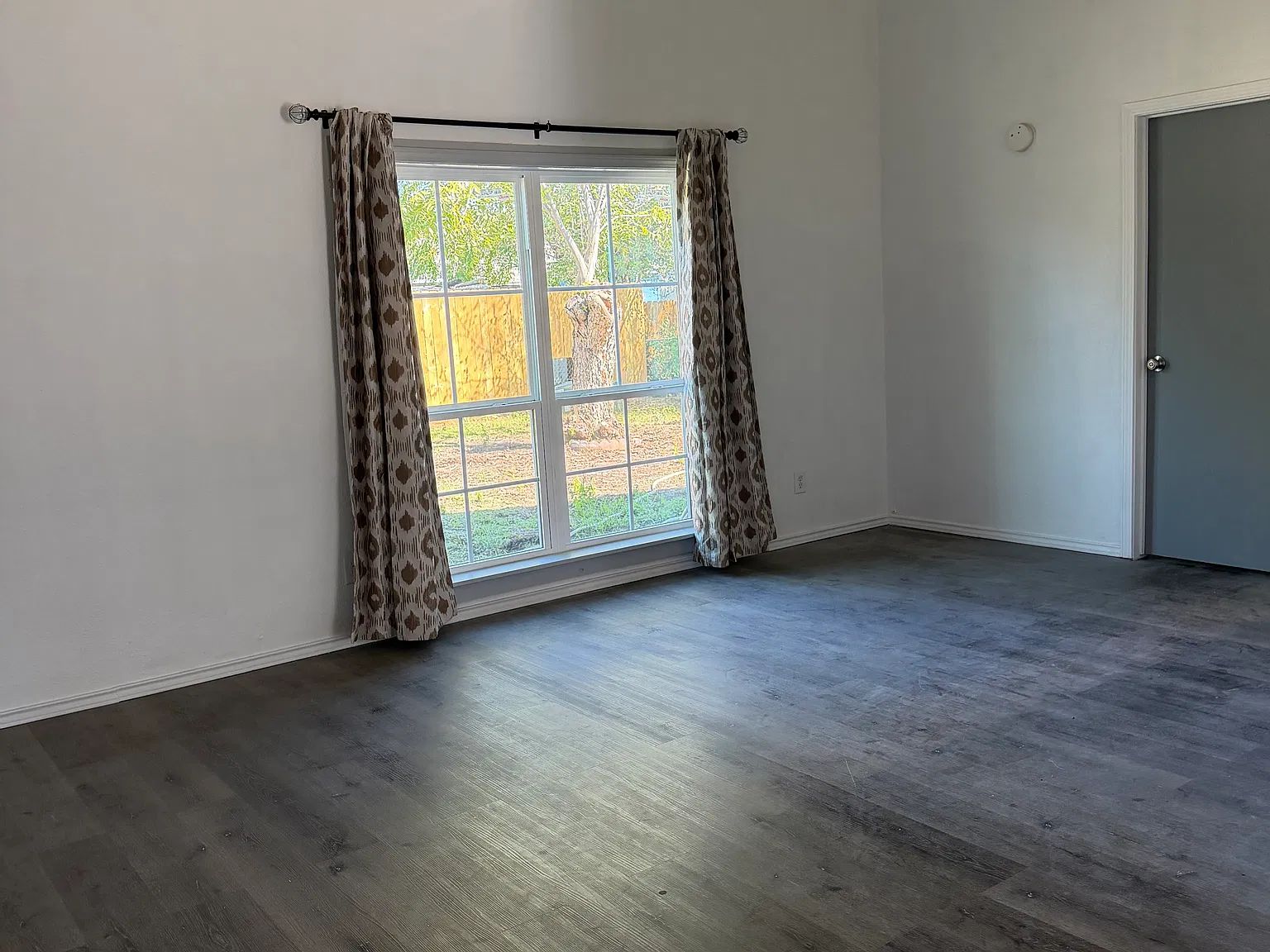 3 bed, 1.5 bath, 1300 sqft, $1,700 — Photo 3