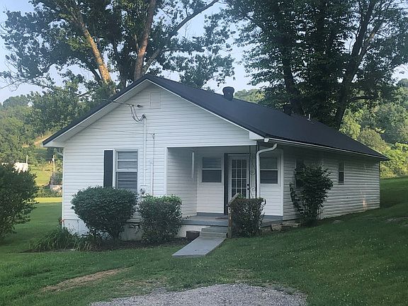 4th image of 221 Herring Hollow Ln