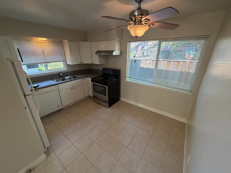 1315 Kingfisher Way #3 — Photo 5