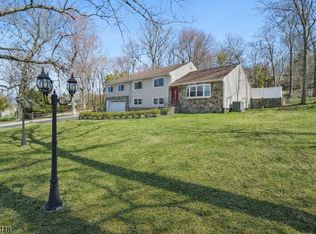 320 Beaufort Ave, Livingston Twp., NJ 07039