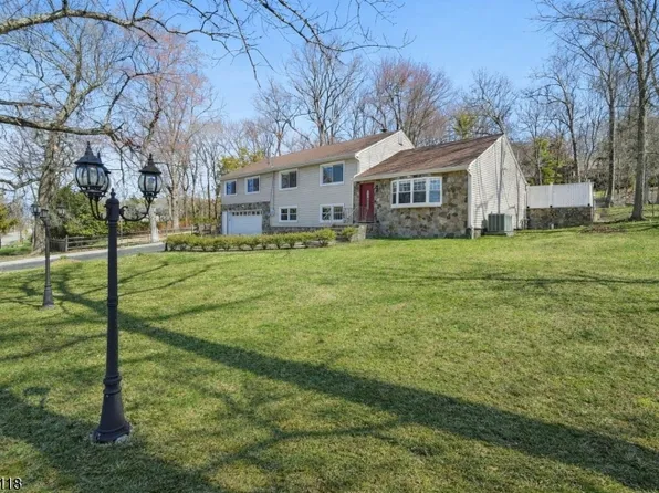 320 Beaufort Ave, Livingston Twp., NJ 07039