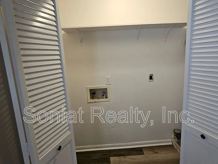 2131 Carondelet St #3 — Photo 10