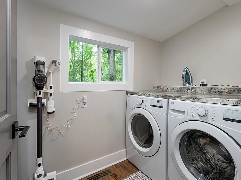 104 Pine Tree Dr — Photo 15