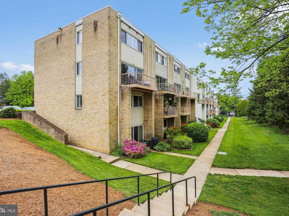 3217 University Blvd W APT 21, Kensington, MD 20895