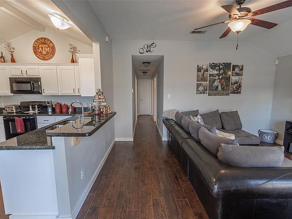 4th image of 2306 Hardwood Dr