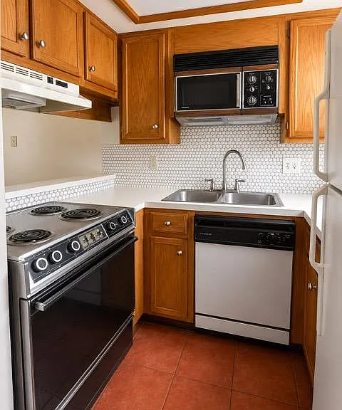 706 W 22nd St #205 — Photo 4