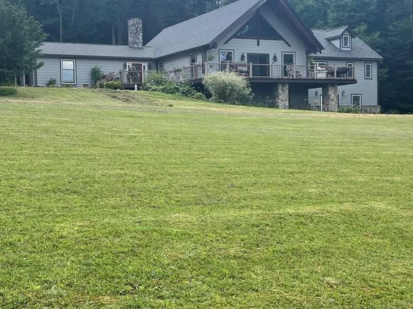 9520 Clear Shade Dr, Windber, PA 15963