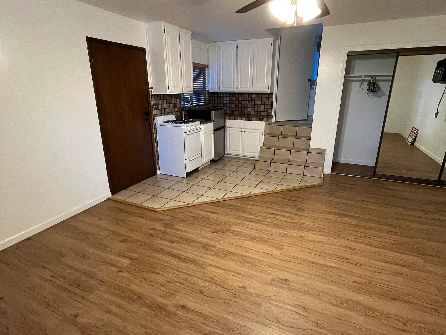 3 bed, 360 sqft, $1,800 — Photo 1