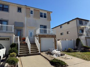 31 Morgan Ln, Staten Island, NY