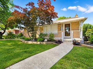 6627 Hawthorne St, Garden City, MI 48135