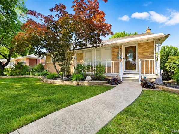 6627 Hawthorne St, Garden City, MI 48135