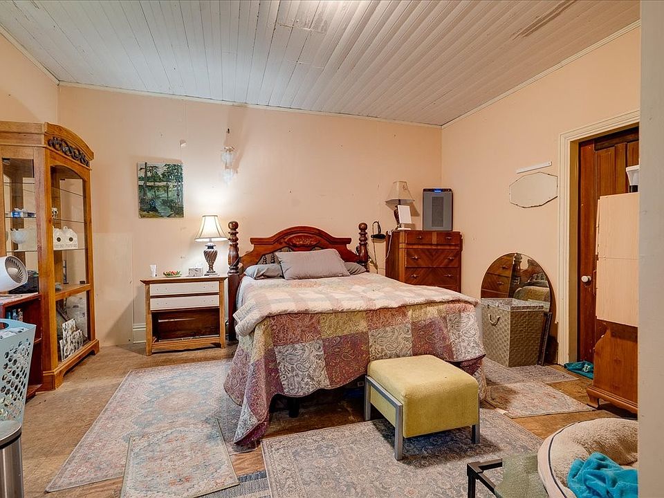 7th image of 7480 Beech Hill Rd