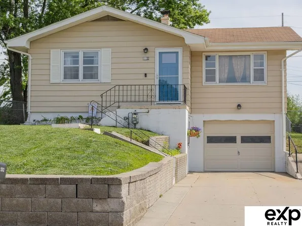 5309 Weir St, Omaha, NE 68117