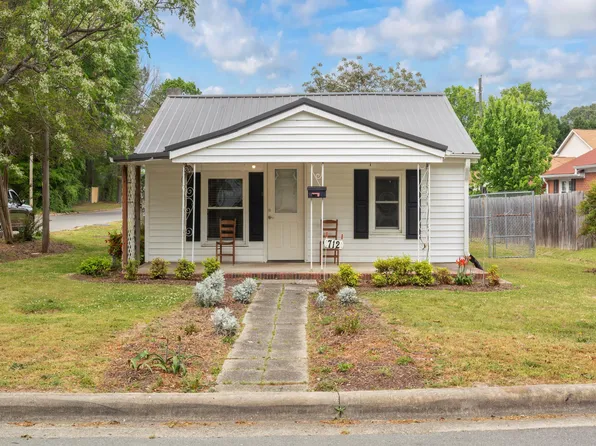 712 Primrose St, Selma, NC 27576