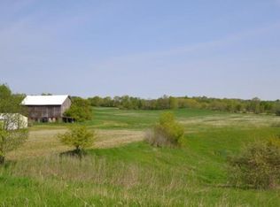 2648 E Moraine Dr, Kewaskum, WI 53040