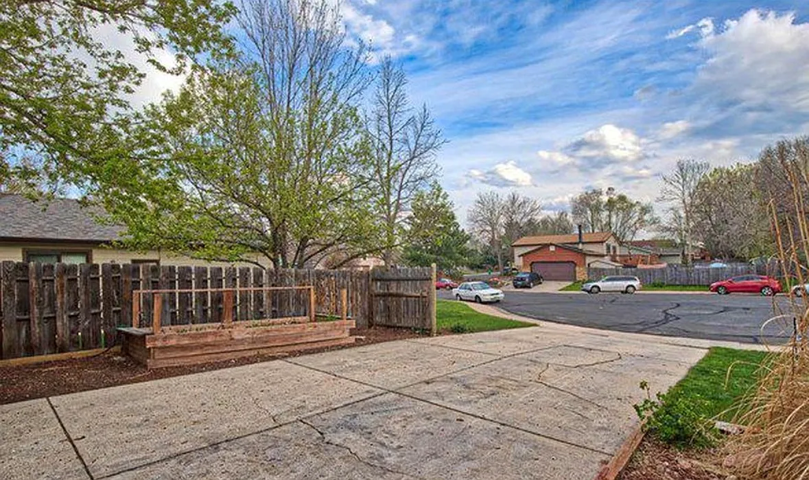 4 bed, 1896 sqft, $2,850 — Photo 2