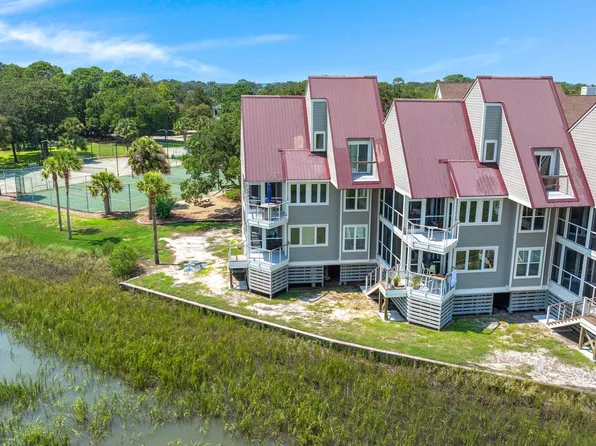220 Little Oak Island Dr, Folly Beach, SC 29439