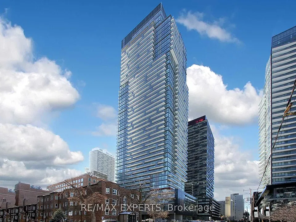39 Roehampton Ave #2707