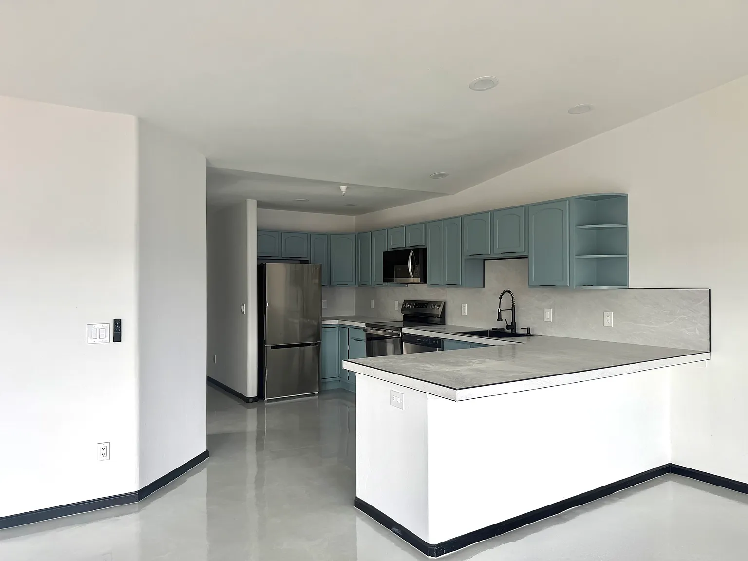 2 bed, 1100 sqft, $4,250 — Photo 4
