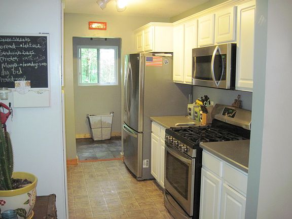 3rd image of 10841 Parkwood Dr