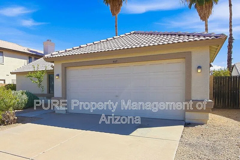 3 bed, 2.0 bath, 1753 sqft, $2,275 — Photo 2