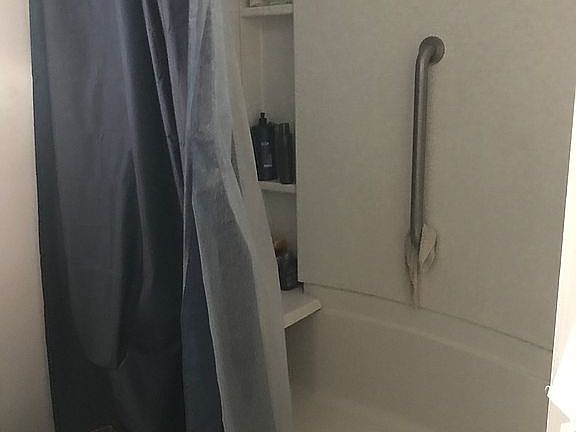 4th image of 410 Voorhees St
