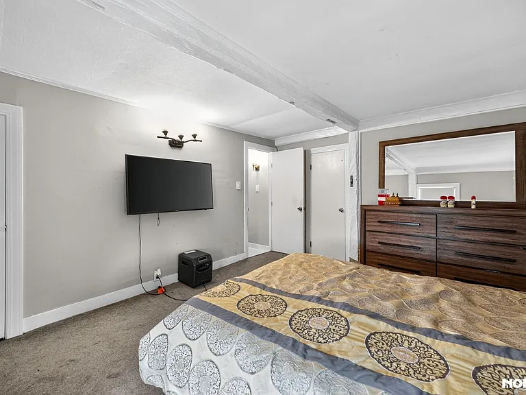 53 W Broadway — Photo 13