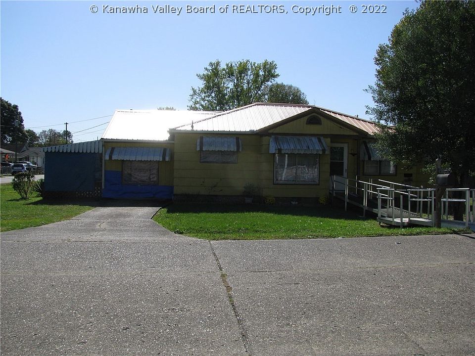 2nd image of 220 2nd St N