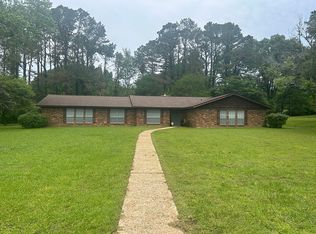 2 Rolling Hill Rd, Vicksburg, MS 39183