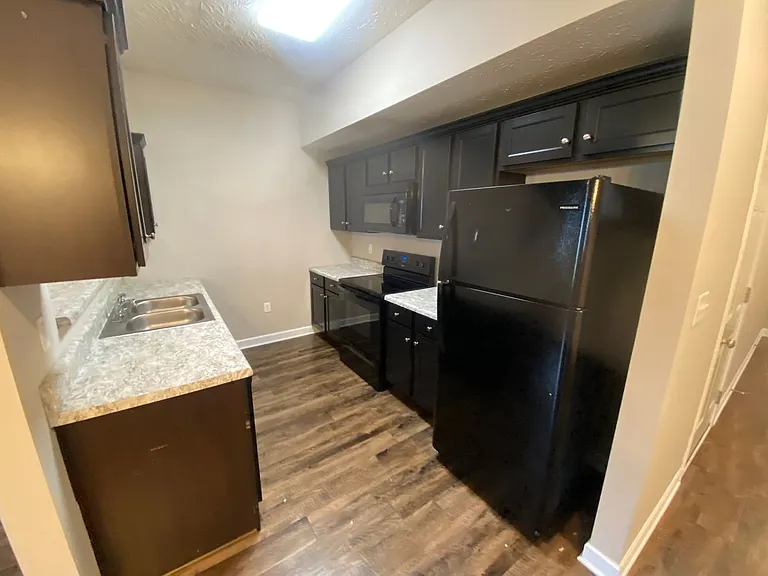 736 Village Creek Dr — Photo 6
