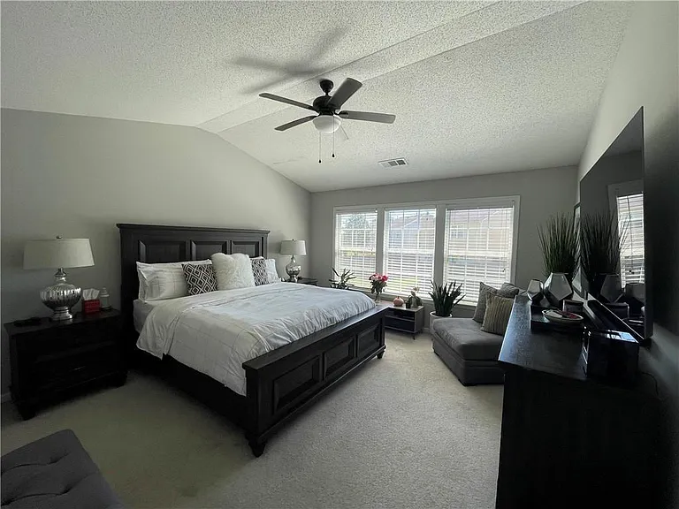 8960 Friarbridge Dr — Photo 14