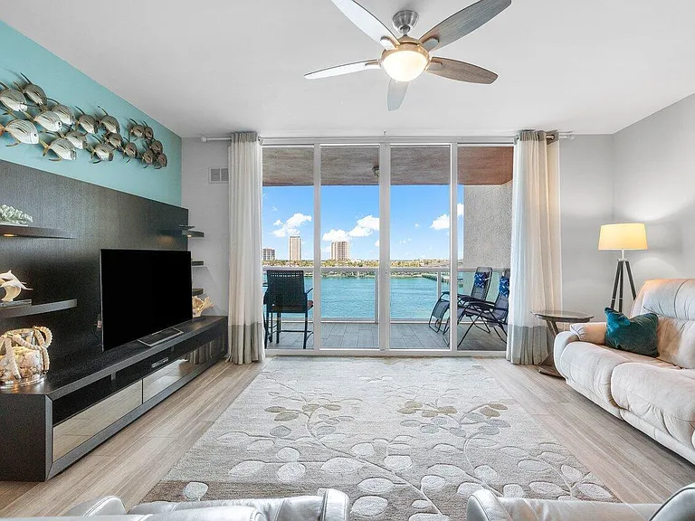 2640 Lake Shore Dr #711 — Photo 10