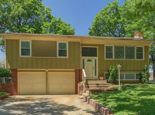 9122 Reeder Dr, Overland Park, KS 66214