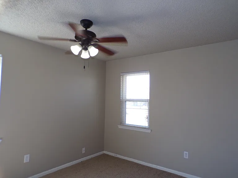 313 Highland Dr — Photo 3